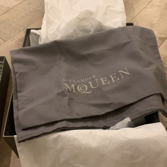 Brand new Alexander McQueen Heels - Picture 7 of 8